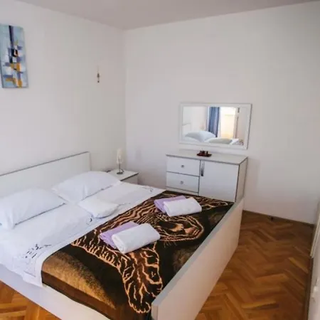 Danijela Apartman *