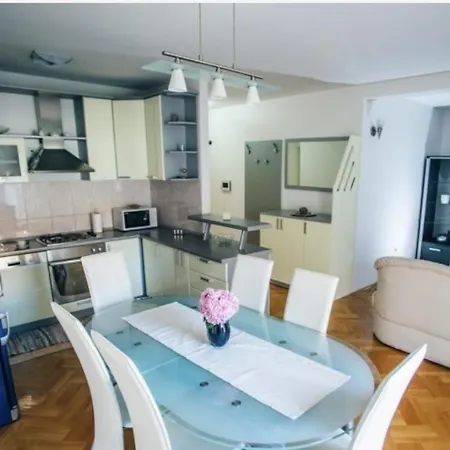 Danijela Apartman *